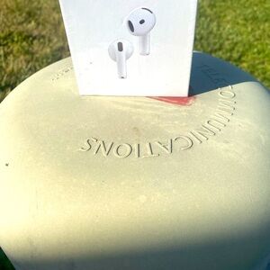 Apple AirPods with Charging Case